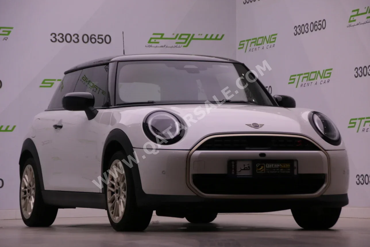 Mini  Cooper  S  2025  Automatic  7,200 Km  4 Cylinder  Front Wheel Drive (FWD)  Hatchback  White  With Warranty