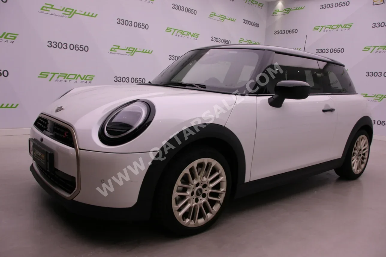 Mini  Cooper  S  2025  Automatic  7,800 Km  4 Cylinder  Front Wheel Drive (FWD)  Hatchback  White  With Warranty