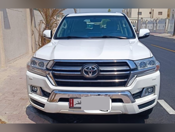 Toyota  Land Cruiser  GXR  2019  Automatic  142,000 Km  8 Cylinder  Four Wheel Drive (4WD)  SUV  White