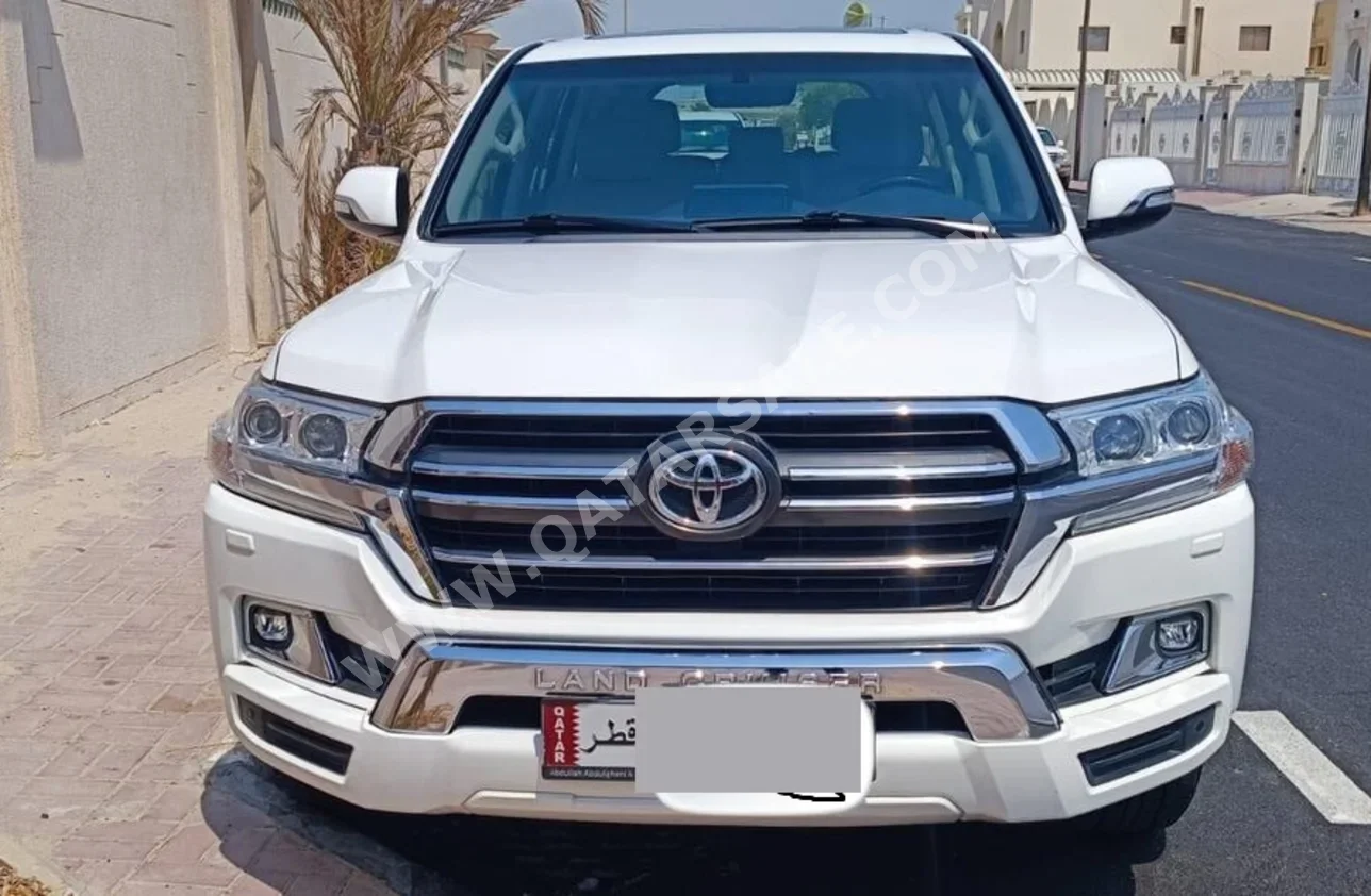 Toyota  Land Cruiser  GXR  2019  Automatic  142,000 Km  8 Cylinder  Four Wheel Drive (4WD)  SUV  White