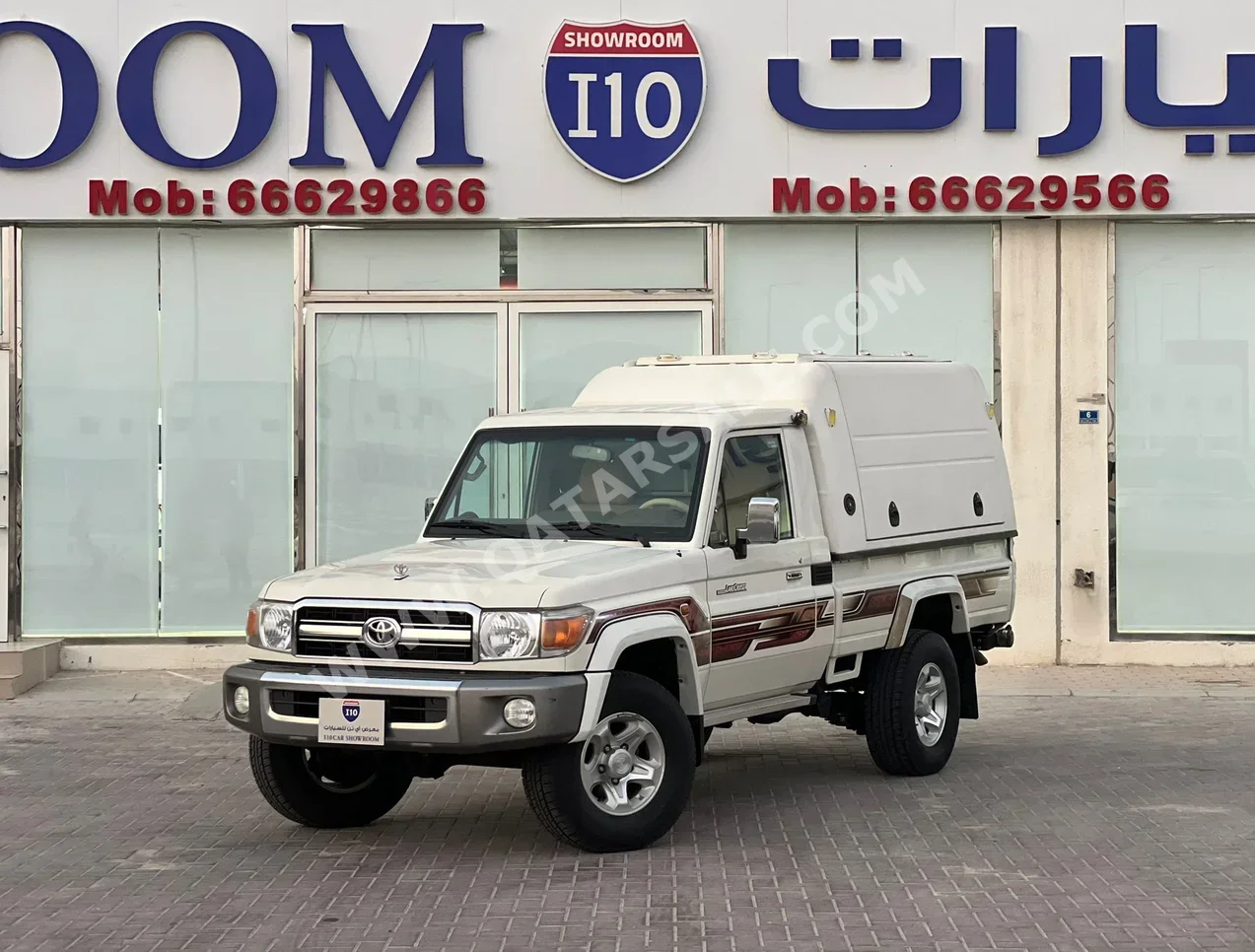 تويوتا  لاند كروزر  ال اكس  2015  عادي  29,000 كم  6 سلندر  دفع رباعي  بيكب  أبيض