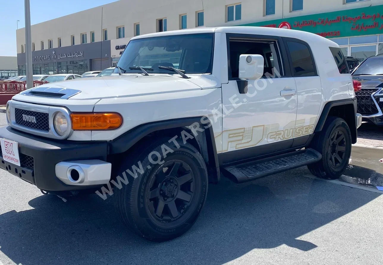 Toyota  FJ Cruiser  2018  Automatic  350,000 Km  6 Cylinder  Four Wheel Drive (4WD)  SUV  White