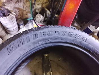 Tire & Rims Bridgeston Made in Japan /  4 Seasons  22"