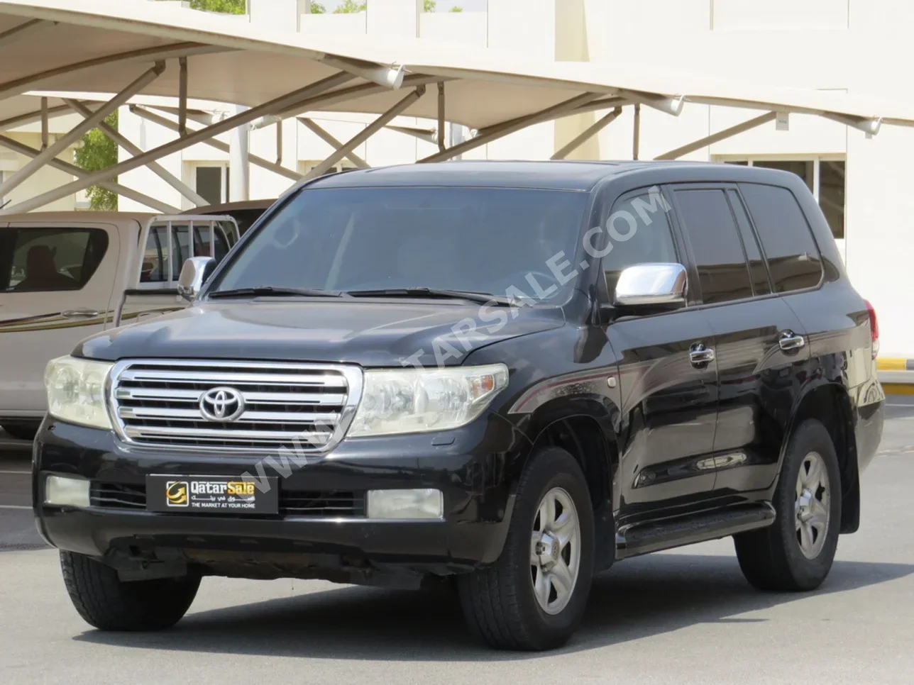 تويوتا  لاند كروزر  جي اكس ار  2010  اوتوماتيك  285,000 كم  8 سلندر  دفع رباعي  اس يو في  أسود