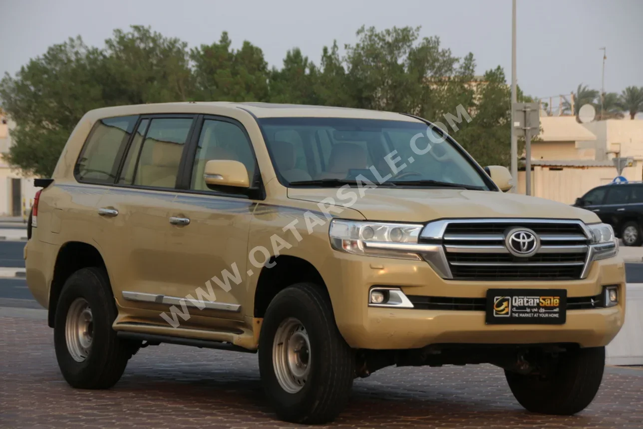 Toyota  Land Cruiser  GXR  2018  Automatic  186,000 Km  6 Cylinder  Four Wheel Drive (4WD)  SUV  Beige