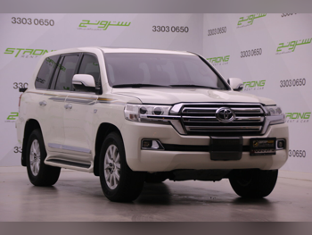 Toyota  Land Cruiser  VXR  2016  Automatic  205,000 Km  8 Cylinder  Four Wheel Drive (4WD)  SUV  Pearl