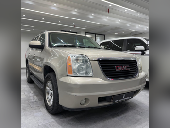 GMC  Yukon  2008  Automatic  243,000 Km  8 Cylinder  Four Wheel Drive (4WD)  SUV  Gold