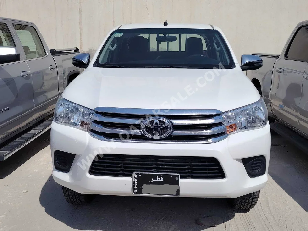 Toyota  Hilux  SR5  2022  Automatic  64,000 Km  4 Cylinder  Four Wheel Drive (4WD)  Pick Up  White