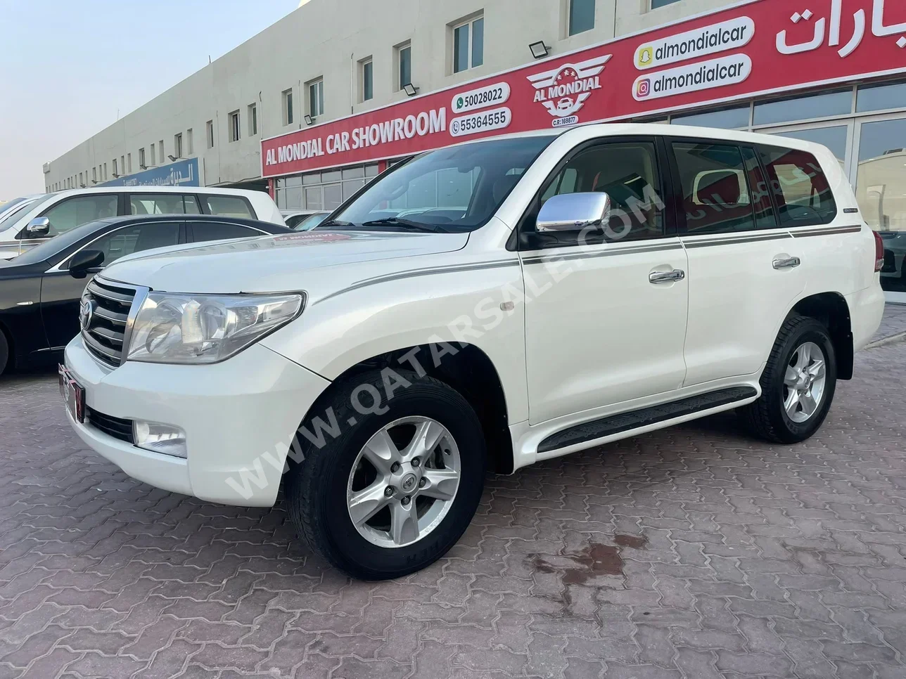 Toyota  Land Cruiser  VXR  2011  Automatic  660,000 Km  8 Cylinder  Four Wheel Drive (4WD)  SUV  White