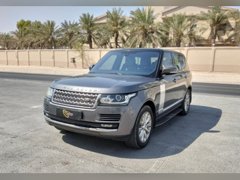 Land Rover  Range Rover  Vogue  2016  Automatic  76,000 Km  8 Cylinder  Four Wheel Drive (4WD)  SUV  Gray