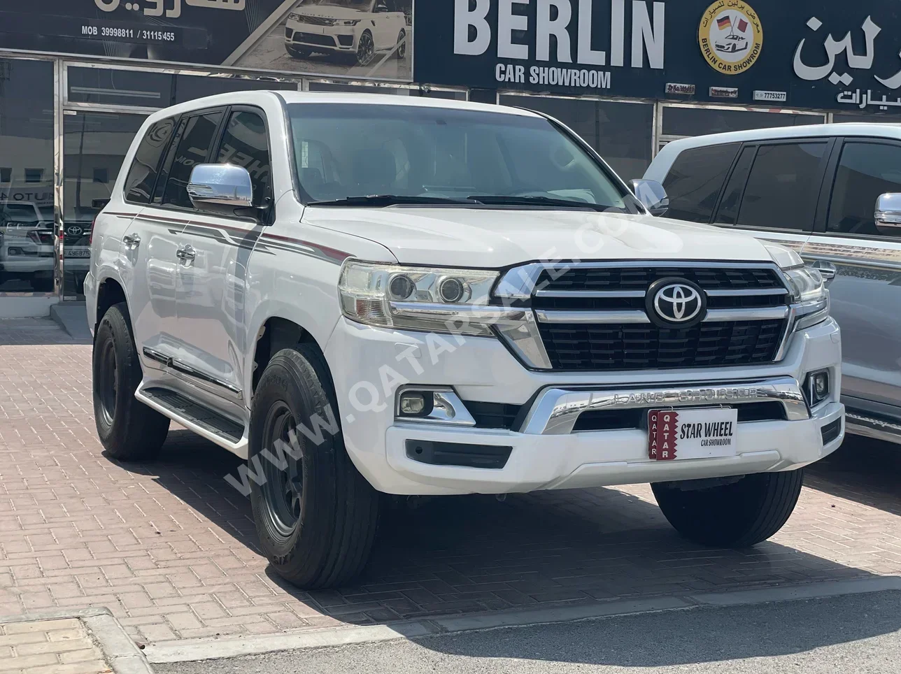 Toyota  Land Cruiser  GXR  2017  Automatic  235,000 Km  8 Cylinder  Four Wheel Drive (4WD)  SUV  White