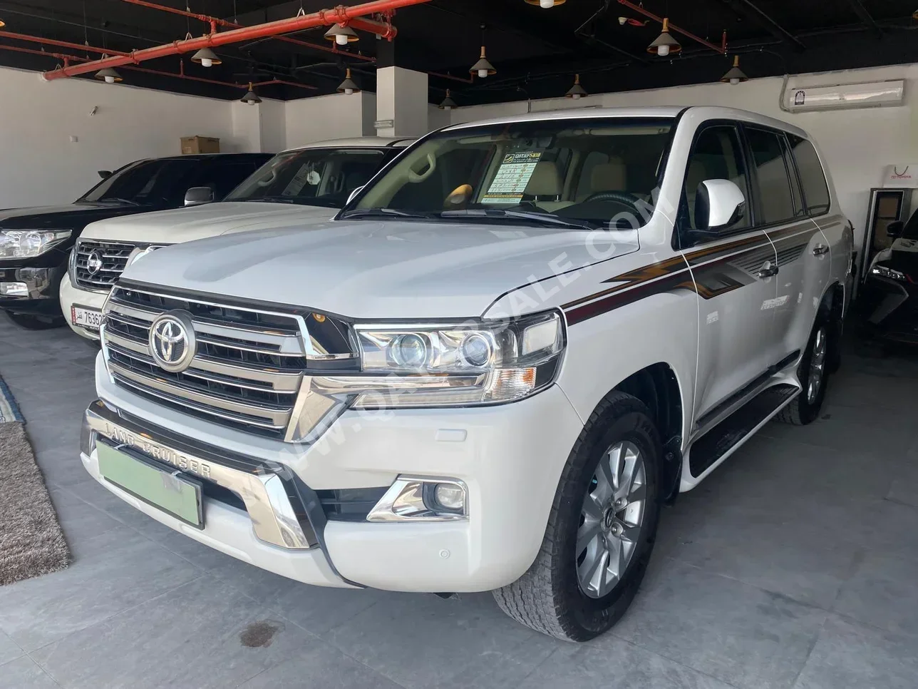 Toyota  Land Cruiser  GXR  2016  Automatic  373,000 Km  8 Cylinder  Four Wheel Drive (4WD)  SUV  White