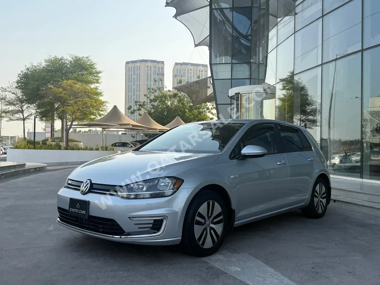 Volkswagen  Golf  2019  Automatic  37,000 Km  0 Cylinder  Front Wheel Drive (FWD)  Hatchback  Silver
