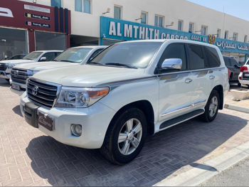 Toyota  Land Cruiser  GXR  2014  Automatic  451,000 Km  8 Cylinder  Four Wheel Drive (4WD)  SUV  White
