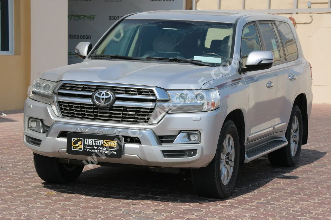 Toyota  Land Cruiser  GXR  2021  Automatic  285,000 Km  8 Cylinder  Four Wheel Drive (4WD)  SUV  Silver