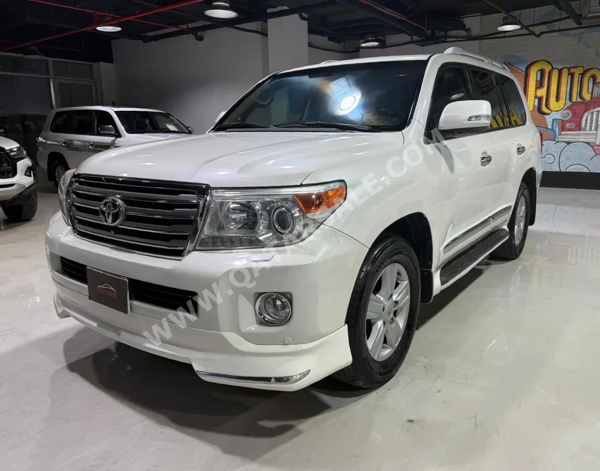 Toyota  Land Cruiser  VXR  2013  Automatic  243,000 Km  8 Cylinder  Four Wheel Drive (4WD)  SUV  White