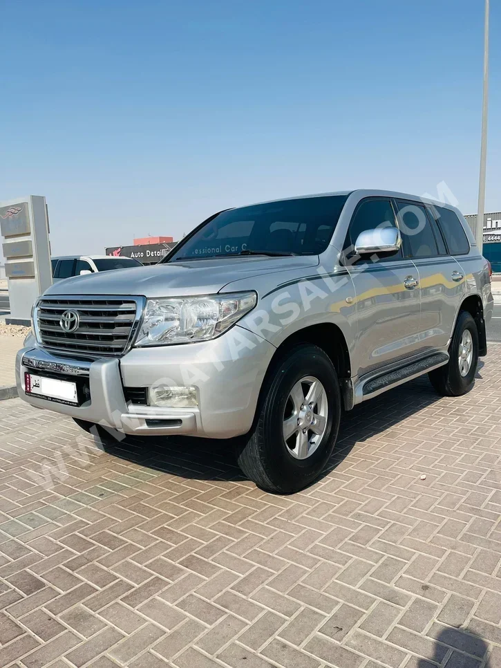 Toyota  Land Cruiser  VXR  2008  Automatic  208,000 Km  8 Cylinder  Four Wheel Drive (4WD)  SUV  Silver