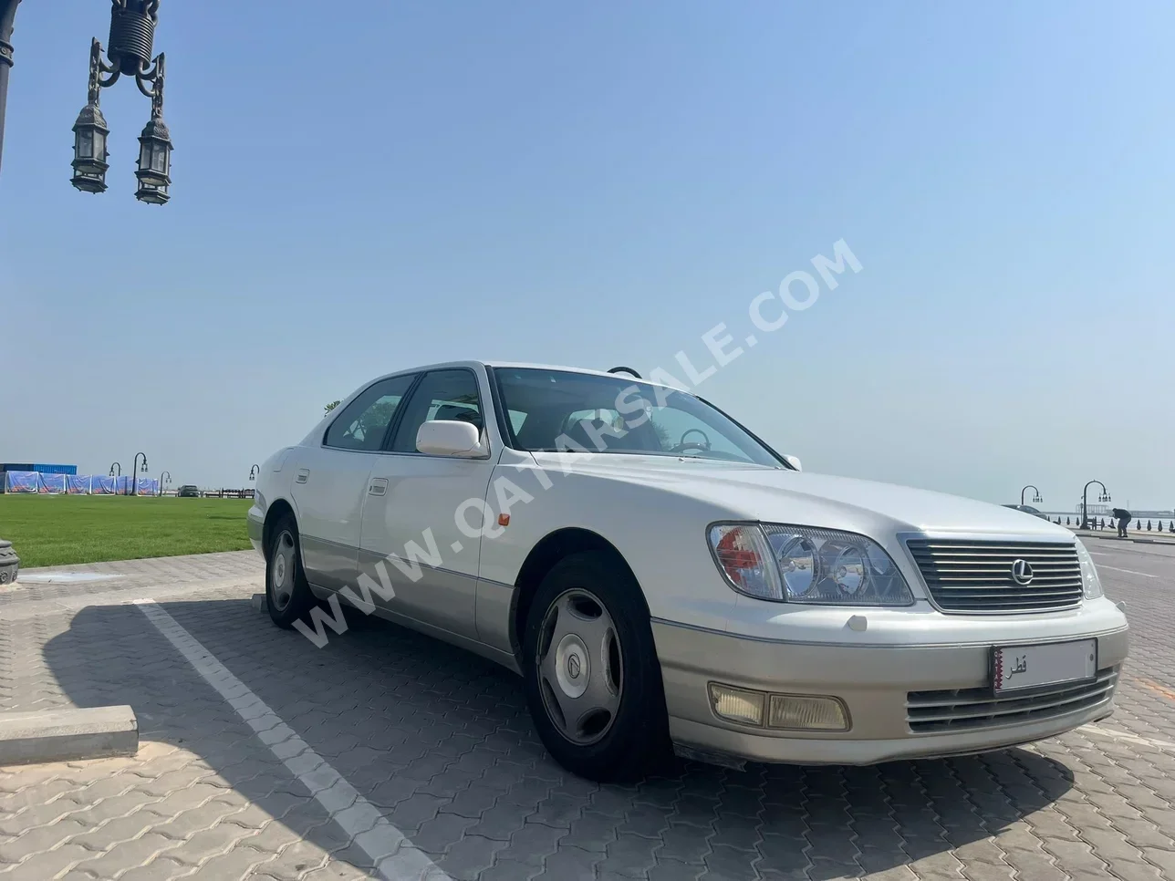 لكزس  ال اس  400  1998  اوتوماتيك  275,000 كم  8 سلندر  دفع خلفي  سيدان  أبيض