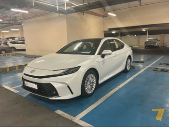 Toyota  Camry  Hybrid  2025  Automatic  800 Km  4 Cylinder  Front Wheel Drive (FWD)  Sedan  White  With Warranty