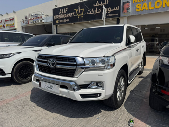 Toyota  Land Cruiser  GXR  2019  Automatic  152,000 Km  8 Cylinder  Four Wheel Drive (4WD)  SUV  White