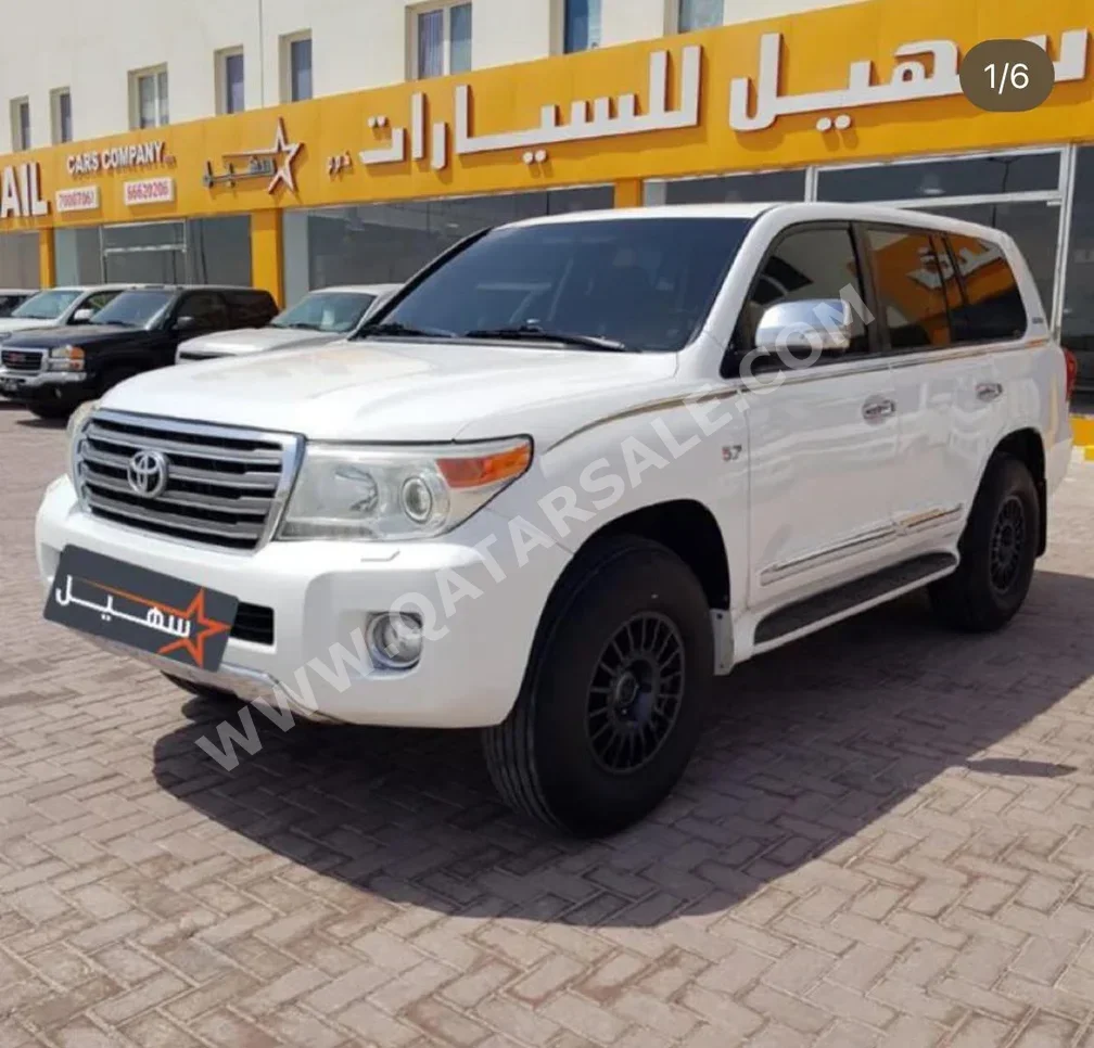 Toyota  Land Cruiser  VXR  2015  Automatic  461,000 Km  8 Cylinder  Four Wheel Drive (4WD)  SUV  White