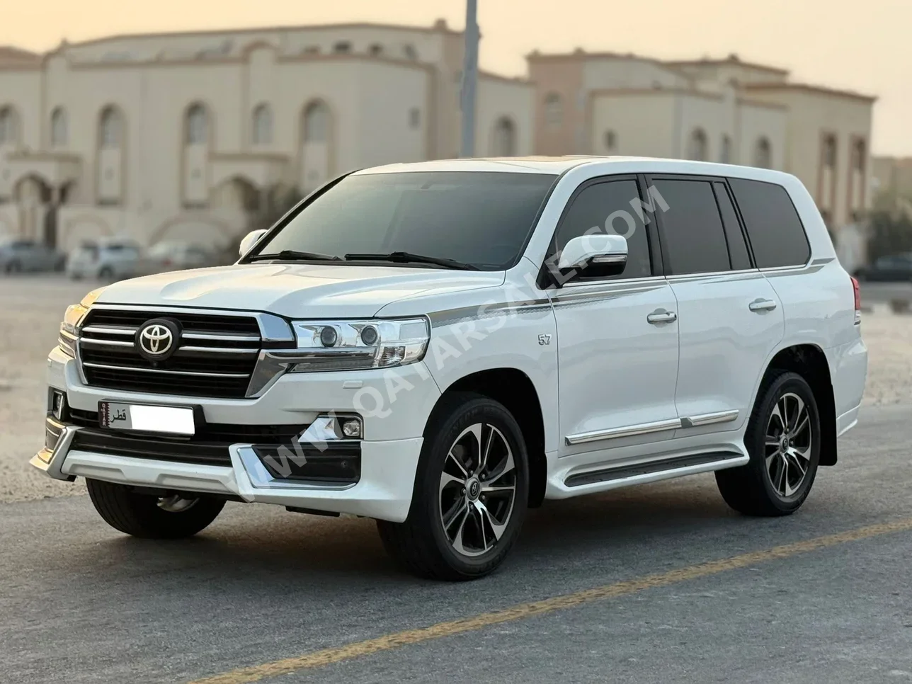 Toyota  Land Cruiser  VXR  2017  Automatic  153,000 Km  8 Cylinder  Four Wheel Drive (4WD)  SUV  White