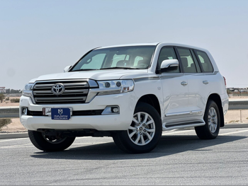 Toyota  Land Cruiser  VXR  2021  Automatic  67,000 Km  8 Cylinder  Four Wheel Drive (4WD)  SUV  White