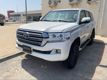 Toyota  Land Cruiser  GXR  2019  Automatic  203,000 Km  8 Cylinder  Four Wheel Drive (4WD)  SUV  White