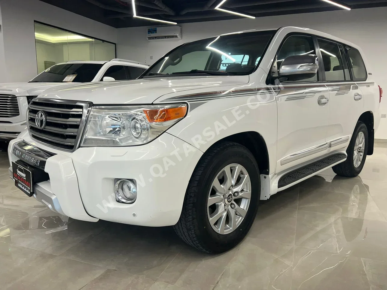 Toyota  Land Cruiser  GXR  2015  Automatic  376,000 Km  8 Cylinder  Four Wheel Drive (4WD)  SUV  White