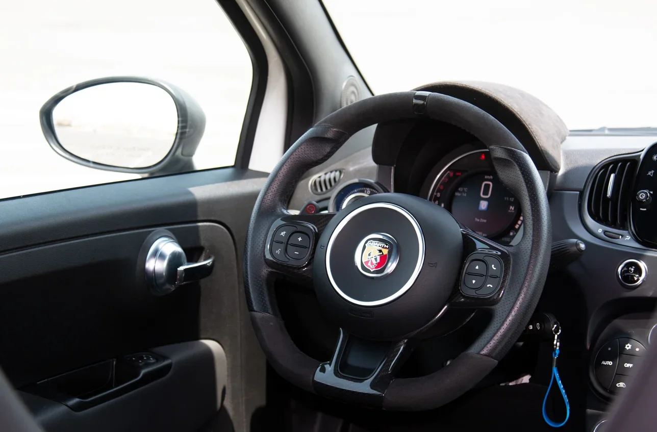 فيات  ابارث 695  4 سلندر  هاتش باك  أبيض  2023