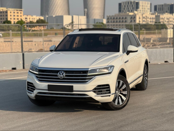 Volkswagen  Touareg  Highline plus  2020  Automatic  45,000 Km  6 Cylinder  Four Wheel Drive (4WD)  SUV  White