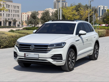Volkswagen  Touareg  Highline plus  2020  Automatic  45,000 Km  6 Cylinder  Four Wheel Drive (4WD)  SUV  White