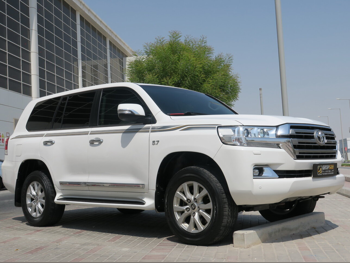 Toyota  Land Cruiser  VXR  2019  Automatic  249,000 Km  8 Cylinder  Four Wheel Drive (4WD)  SUV  White