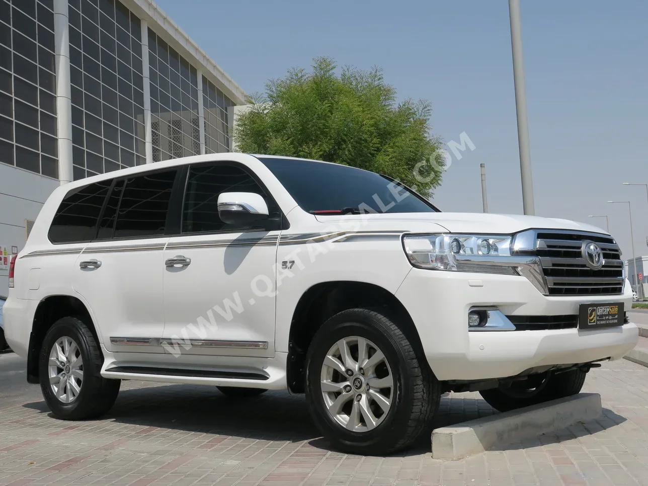 Toyota  Land Cruiser  VXR  2019  Automatic  249,000 Km  8 Cylinder  Four Wheel Drive (4WD)  SUV  White