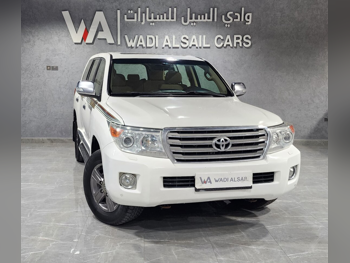 Toyota  Land Cruiser  GXR  2015  Automatic  283,000 Km  8 Cylinder  Four Wheel Drive (4WD)  SUV  White