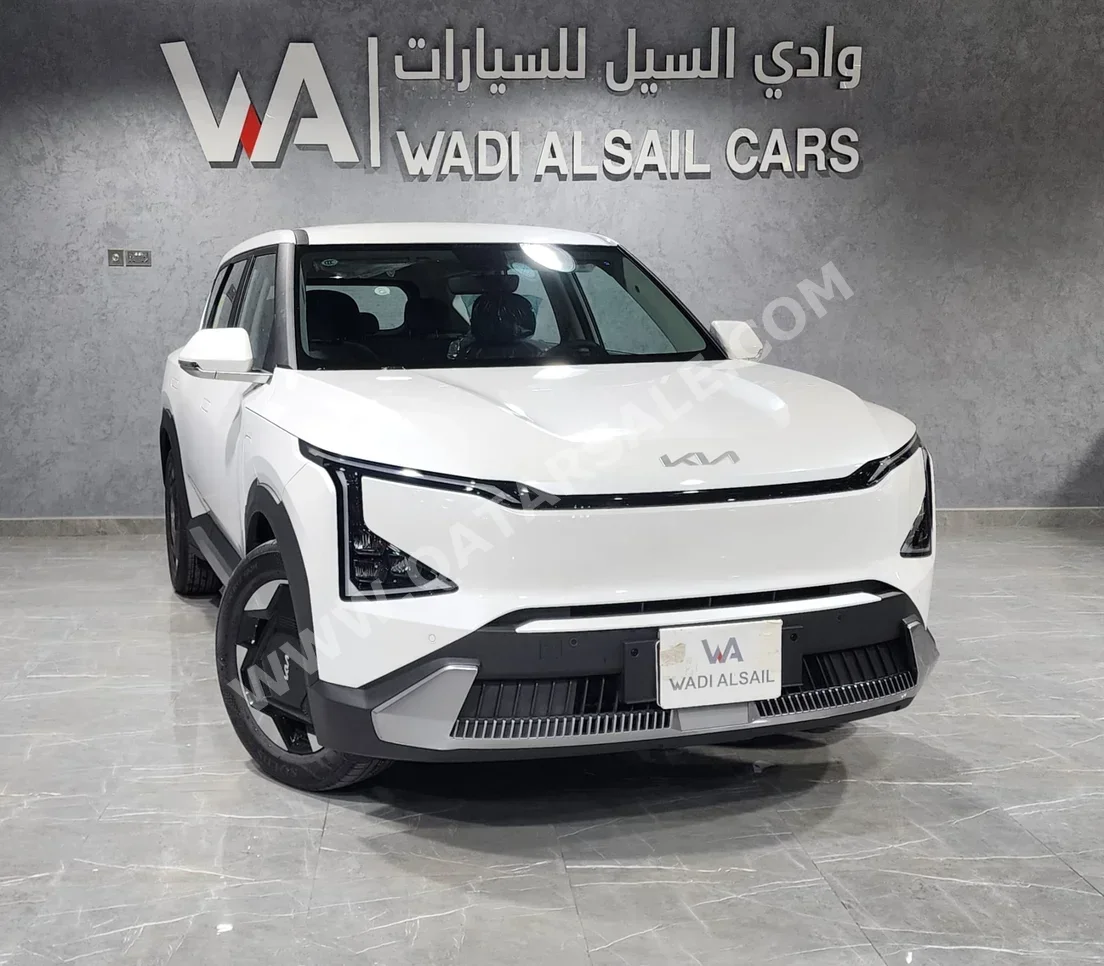 Kia  EV  5  2025  Automatic  100 Km  4 Cylinder  Rear Wheel Drive (RWD)  SUV  White  With Warranty
