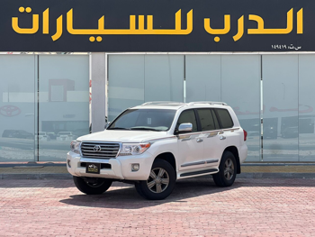 Toyota  Land Cruiser  GXR  2013  Automatic  169,000 Km  8 Cylinder  Four Wheel Drive (4WD)  SUV  White