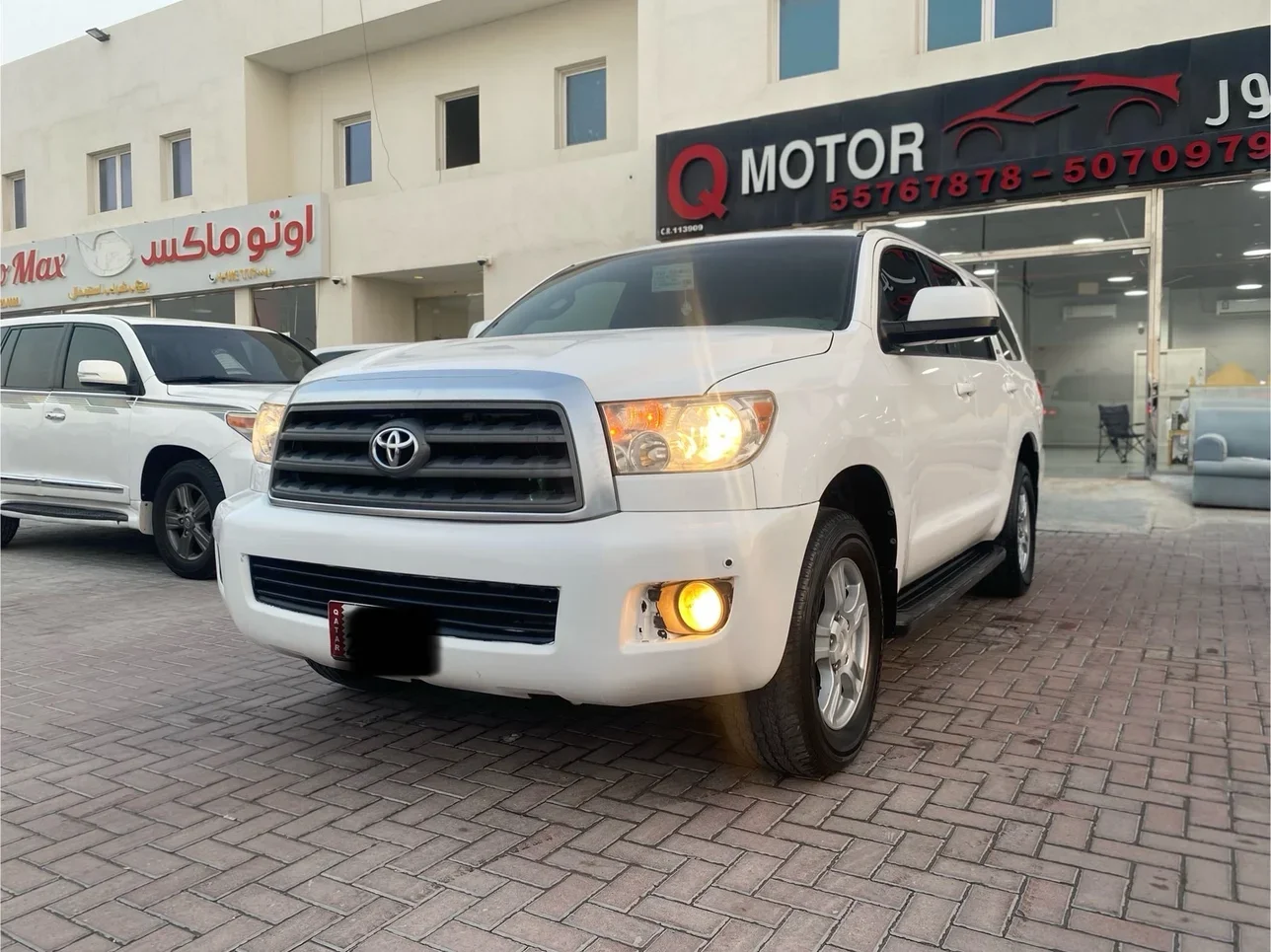Toyota  Sequoia  2011  Automatic  270,000 Km  8 Cylinder  Rear Wheel Drive (RWD)  SUV  White