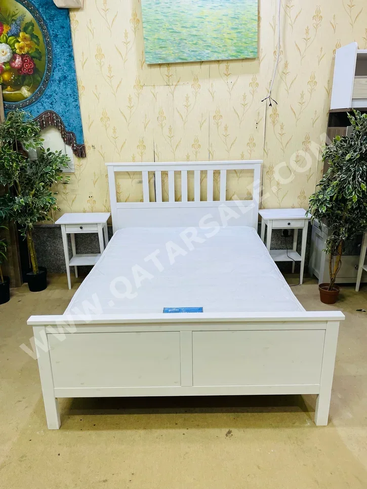 Beds - Queen  - White