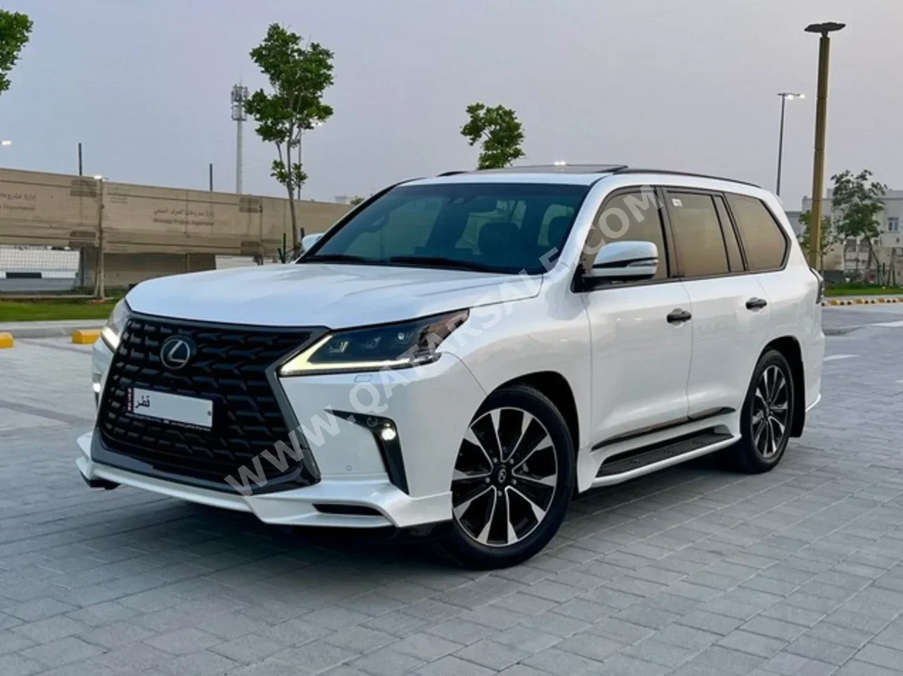 Lexus  LX  570 S Black Edition  2021  Automatic  20,000 Km  8 Cylinder  Four Wheel Drive (4WD)  SUV  White
