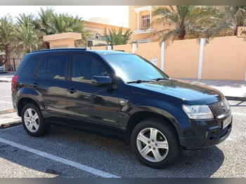 سوزوكي  فيتارا  2007  عادي  240,000 كم  4 سلندر  دفع رباعي  هاتشباك  أسود