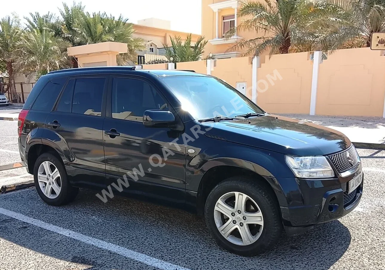 Suzuki  Vitara  2007  Manual  240,000 Km  4 Cylinder  Four Wheel Drive (4WD)  Hatchback  Black