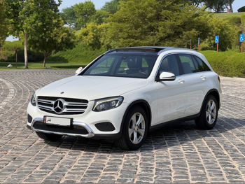 Mercedes-Benz  GLC  250  2017  Automatic  89,000 Km  4 Cylinder  All Wheel Drive (AWD)  SUV  White