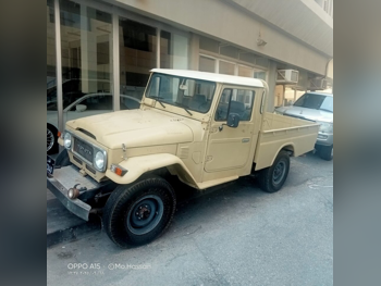 تويوتا  لاند كروزر  ال اكس  1993  عادي  135,000 كم  6 سلندر  دفع رباعي  كلاسك  بيج