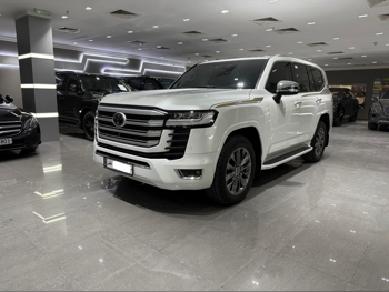 Toyota  Land Cruiser  VXR Twin Turbo  2022  Automatic  65,000 Km  6 Cylinder  Four Wheel Drive (4WD)  SUV  White