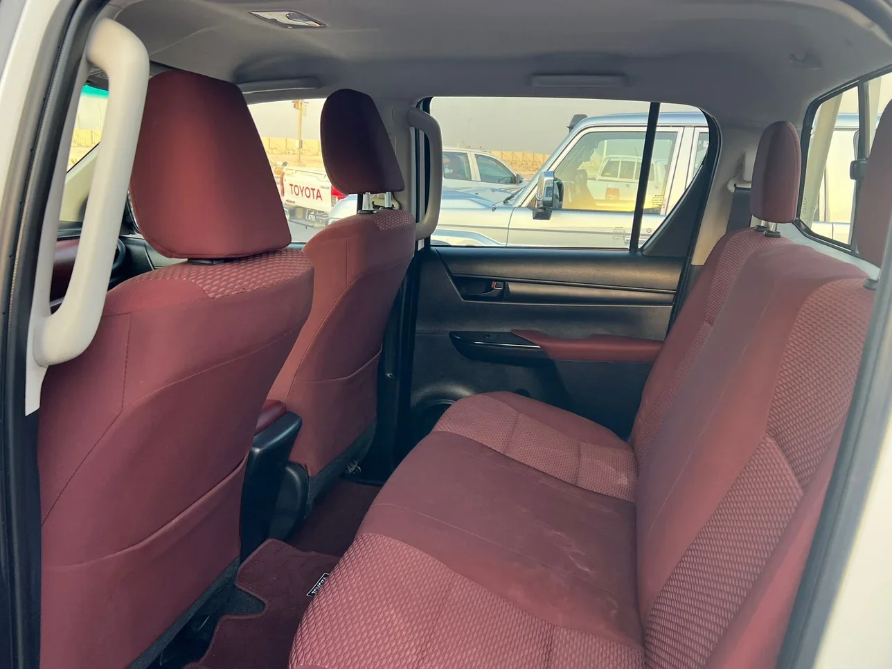 تويوتا  هاي لوكس  2022  اوتوماتيك  24,000 كم  4 سلندر  دفع رباعي  بيكب  أبيض