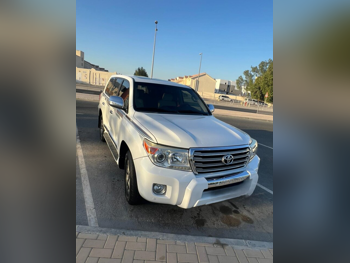 Toyota  Land Cruiser  GXR  2015  Automatic  130,000 Km  8 Cylinder  Four Wheel Drive (4WD)  SUV  White