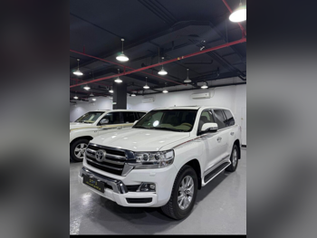 Toyota  Land Cruiser  GXR  2019  Automatic  97,000 Km  8 Cylinder  Four Wheel Drive (4WD)  SUV  White