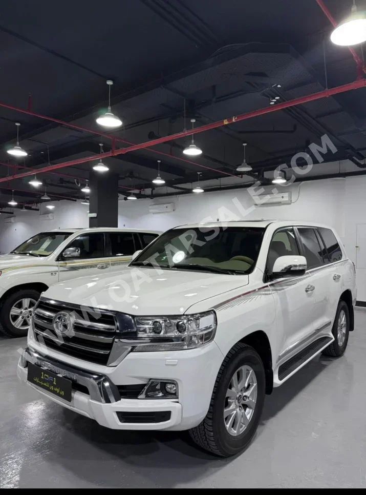 Toyota  Land Cruiser  GXR  2019  Automatic  97,000 Km  8 Cylinder  Four Wheel Drive (4WD)  SUV  White