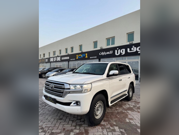 تويوتا  لاند كروزر  جي اكس ار  2019  اوتوماتيك  300,000 كم  8 سلندر  دفع رباعي  اس يو في  أبيض